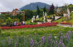 Suasana di Blooms Bali saat puncak libur Natal dan Tahun Baru 2026_ bhi-01