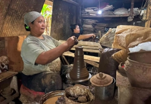 Dukungan KUR BRI membantu perajin gerabah Bali meningkatkan produksi tanpa meninggalkan tradisi warisan leluhur _ bhi-ist