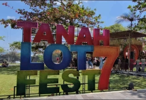 Festival Tanah Lot 2026 menjadi ruang pelestarian budaya sekaligus promosi destinasi wisata unggulan Kabupaten Tabanan _ bhi-01