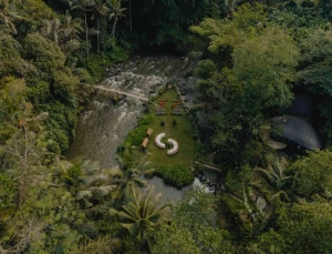 Wedding showcase Bambu Indah memadukan alam Bali, seni, dan konsep kemewahan berkelanjutan dengan panorama Lembah Sayan yang memukau.(Bhi-ist)
